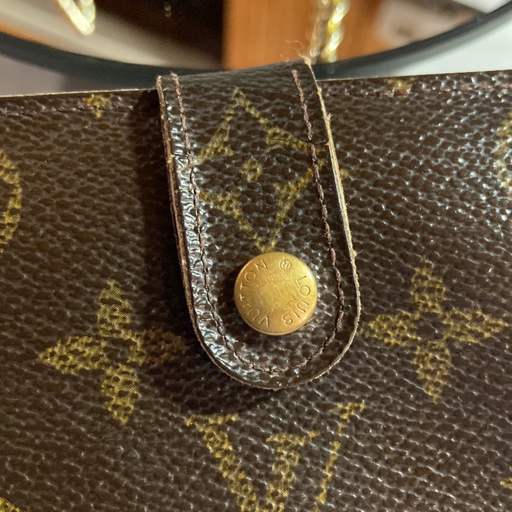 Louis Vuitton Kiss lock wallet - Picture 13 of 17